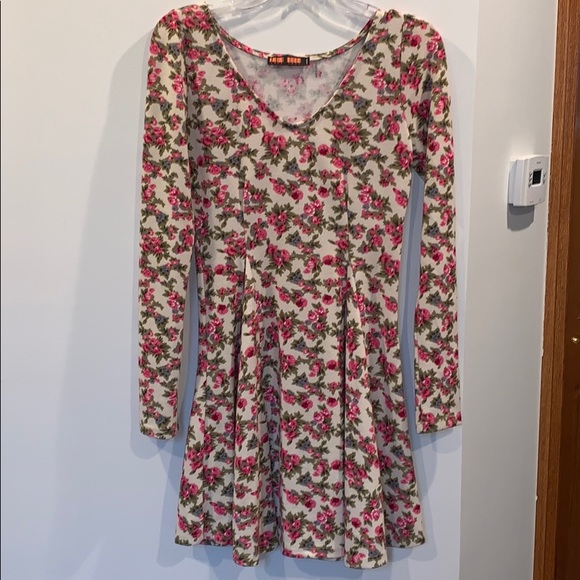 Love Tree Flowery dress - Picture 1 of 4